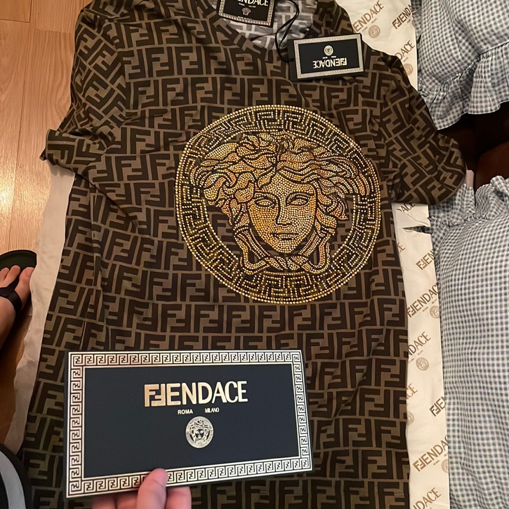 Fendace monogram Medusa t shirt rare deadstock brand new $1475 100% Authentic
